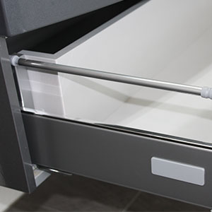 Dämpfungs-System: Premium-Dämpfung mit Chromkante